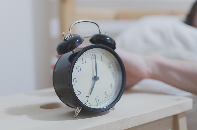Sind Schlafphasenwecker besser als herkömmliche Wecker?